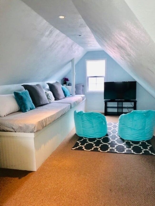 Building Photo - Beautiful 3 Bedroom Home in the Garden District of CDA