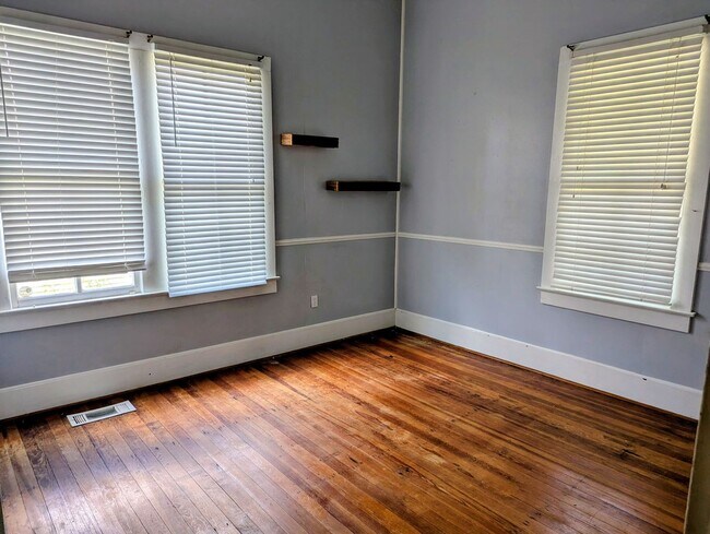 Building Photo - Live in Sterling Grove Historic District!