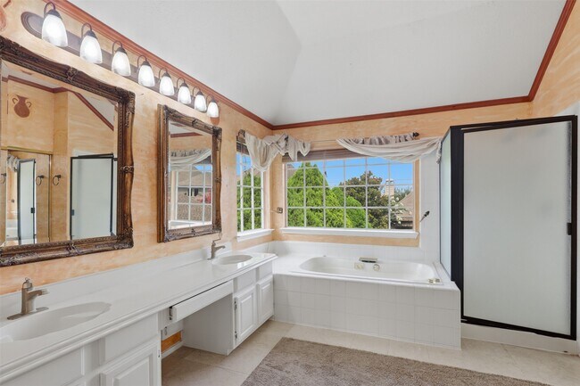Building Photo - 2114 Gentryside Dr