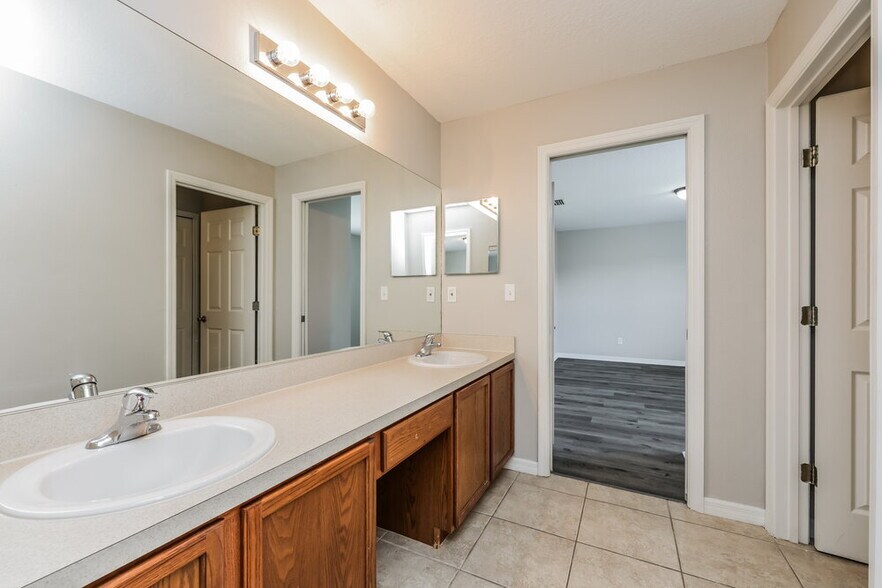 Building Photo - 5123 Cello Wood Ln