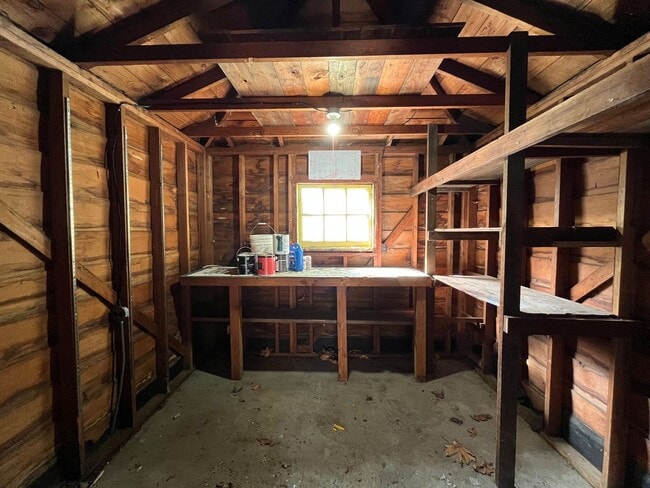 Building Photo - Wonderful 2 Bd 1 Ba home in Woodstock! Covered driveway, Large yard and Shop/Shed !!!