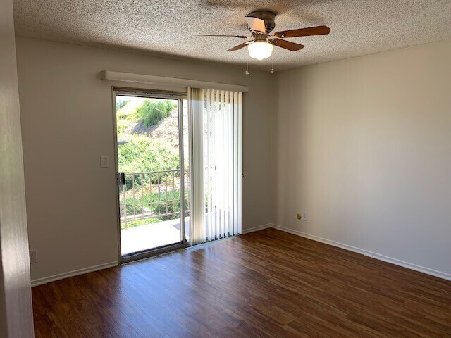 Building Photo - BEAUTIFUL 2STORY 2BD 1.5BA TOWNHOME STYLE UNIT