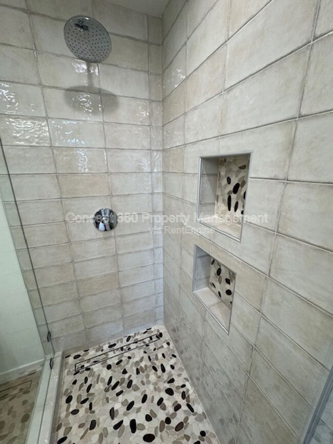 Building Photo - 6168 Briercrest Ave