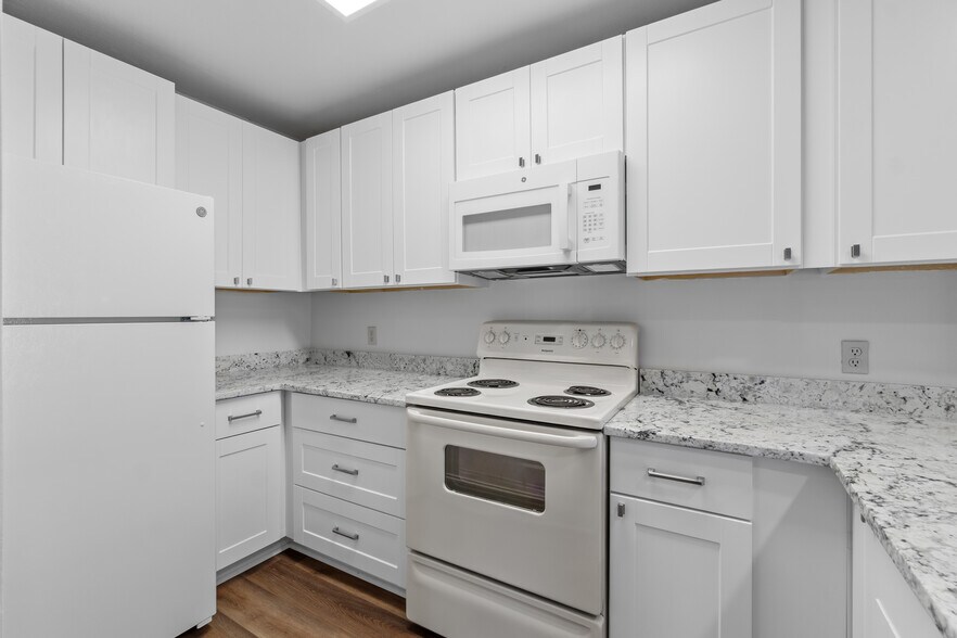 Building Photo - 11011 Cal Rd