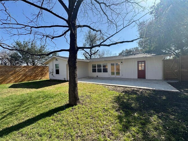 Building Photo - 1304 Hillcrest Dr