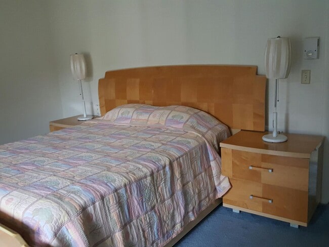 Building Photo - 83 Capri B