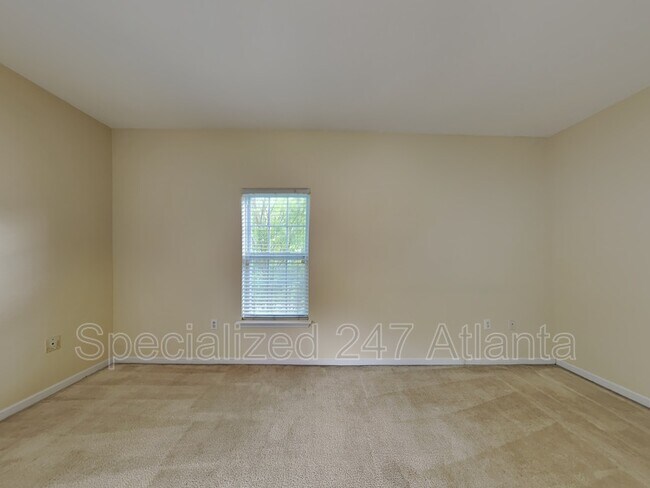 Building Photo - 3300 Dogwood Dr