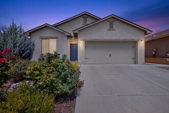 Building Photo - NW 3/BD 2/BA 2/CG Single Story