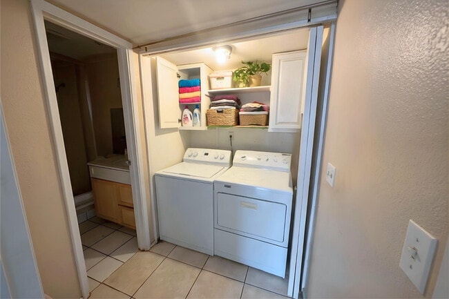 Building Photo - 452 E 9th Ave