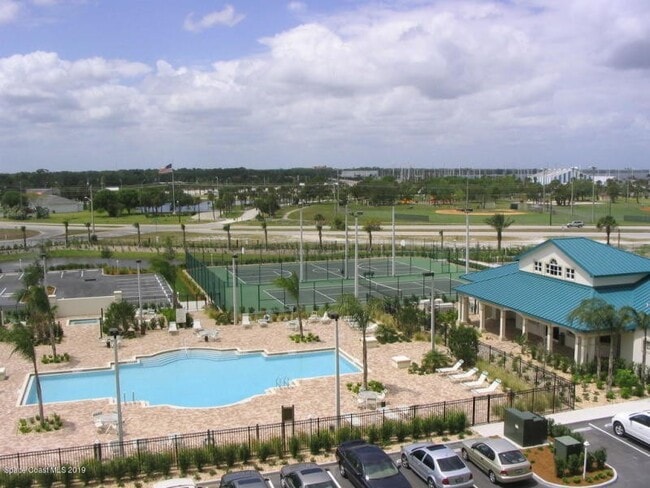 Building Photo - Water front condo