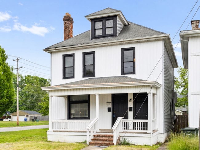 Primary Photo - 429 S Champion Ave