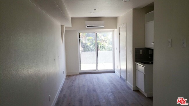 Building Photo - 2133 Carmona Ave