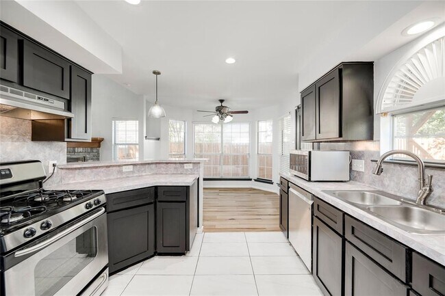 Building Photo - 1917 Windy Park Dr