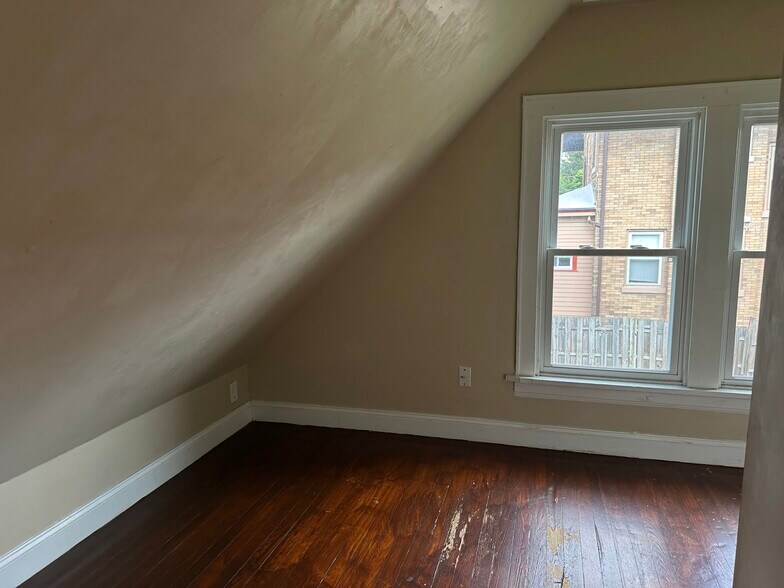 Building Photo - 2540 Vestry Ave
