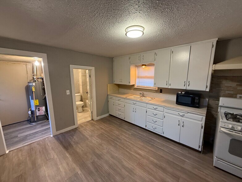 Kitchen - 1019 Twiford St