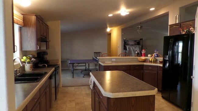 Building Photo - WINTER RENTAL -- 3 Bedroom 2 Bath Home