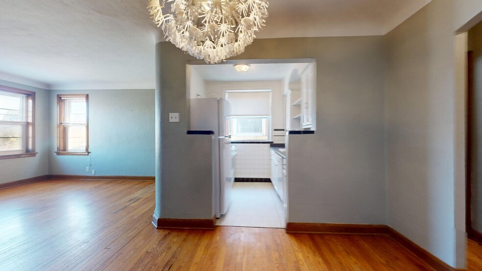 Building Photo - 5816 Mardel Ave