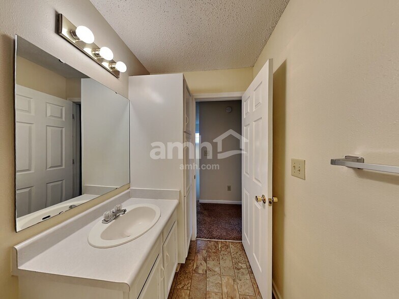 Building Photo - 11988 Cat Tail Ct