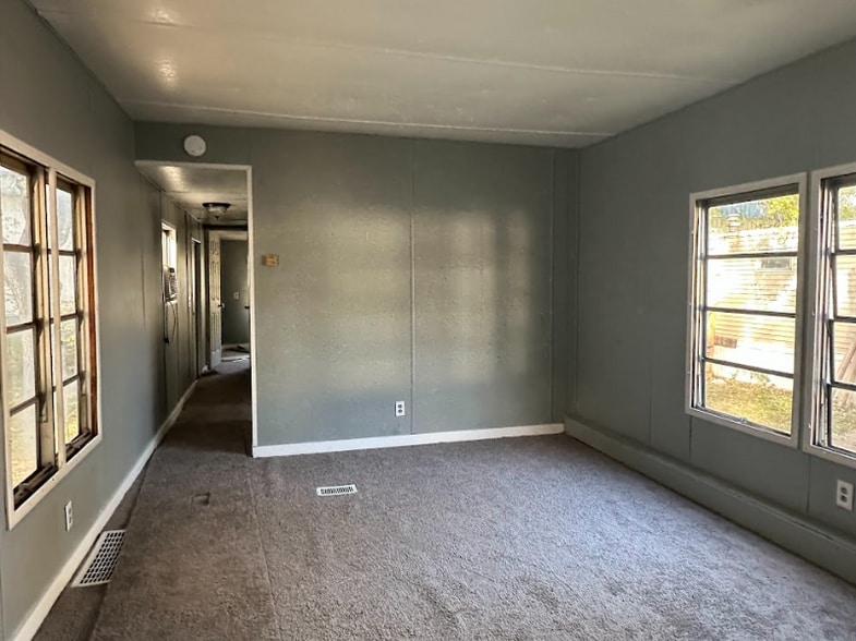 Building Photo - 3625 S Douglas Ave