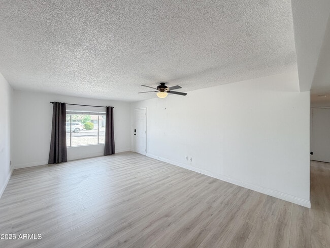 Building Photo - 1015 E Concorda Dr