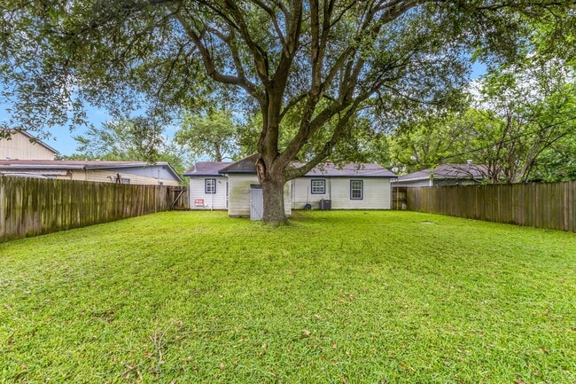 Building Photo - 8745 Kimberly Dr