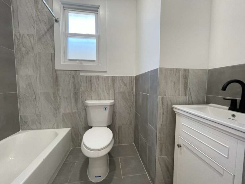 Building Photo - 413 E 9th Ave