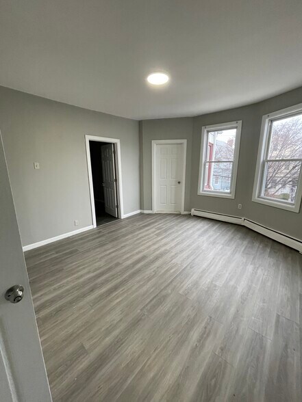 Building Photo - 11 Baldwin Ave