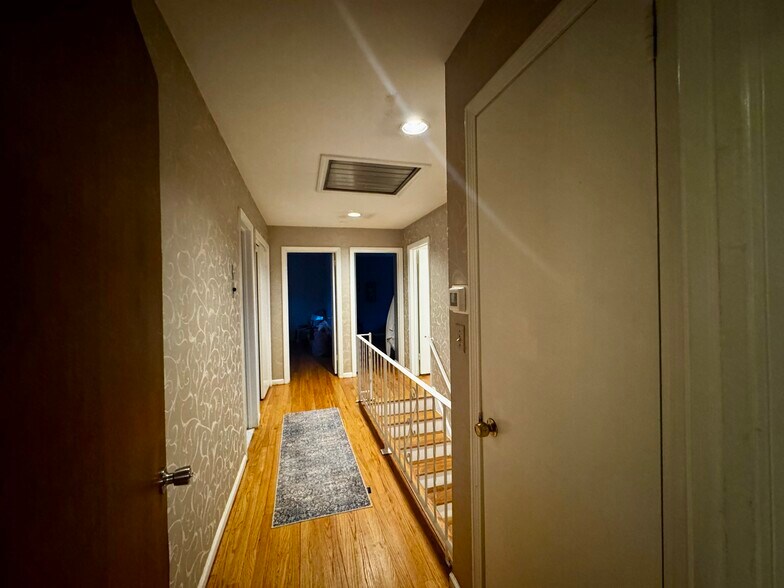 Building Photo - 6 Redcoat Ln