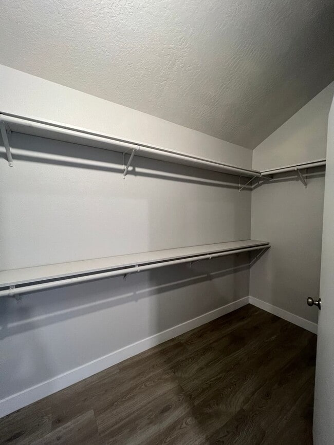 Building Photo - 4 bedroom + loft, 2 1/2 bath - 2 story home in central Simi