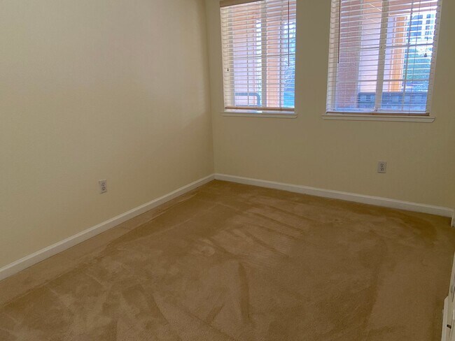 Building Photo - 105 Stone Pine Ln