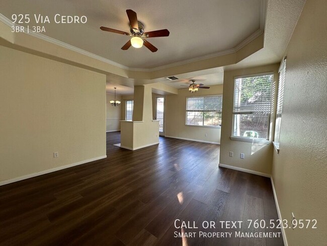 Building Photo - Beautiful Chula Vista 3bed+1 Loft, 2.5 bat...