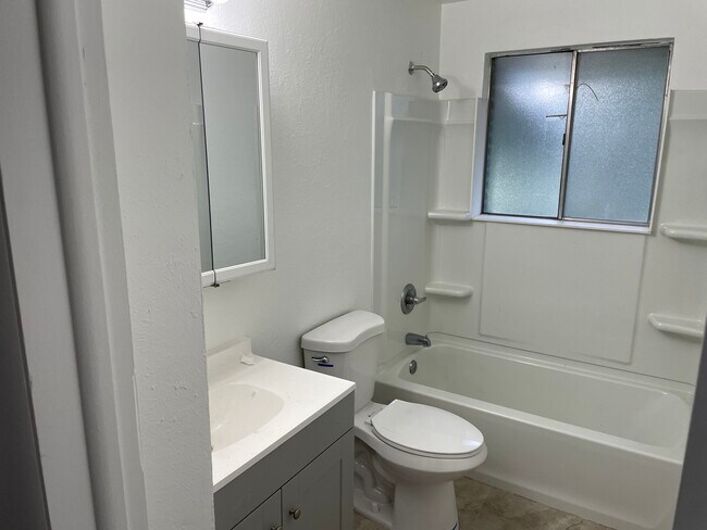 Building Photo - 8371 Oakwood St