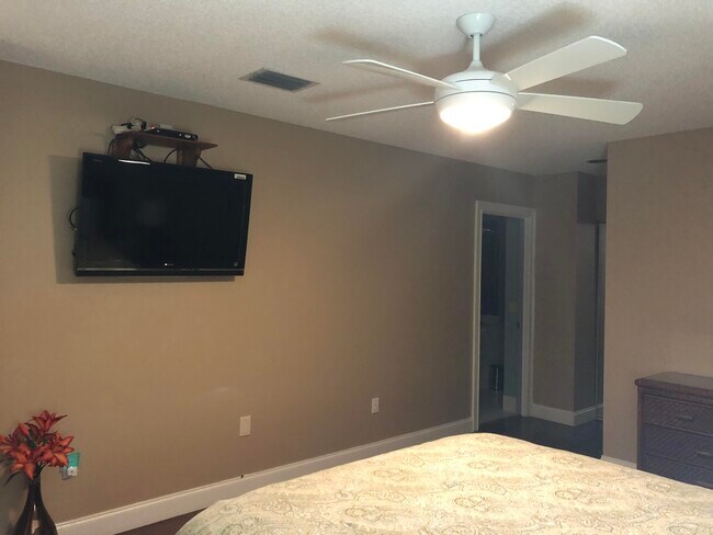 Building Photo - 5187 Europa Dr