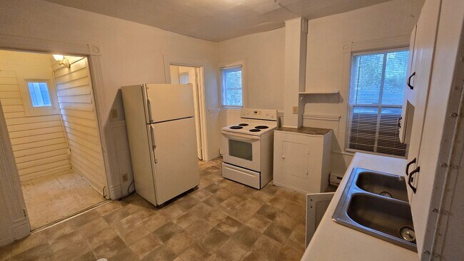 Building Photo - 908 Lafond Ave