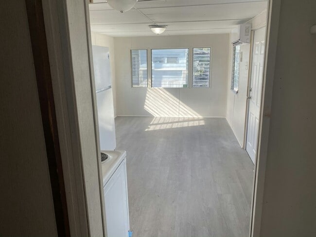 Building Photo - 5 Circle Dr