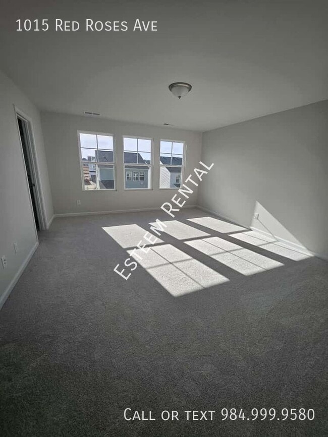 Building Photo - 1015 Red Roses Ave