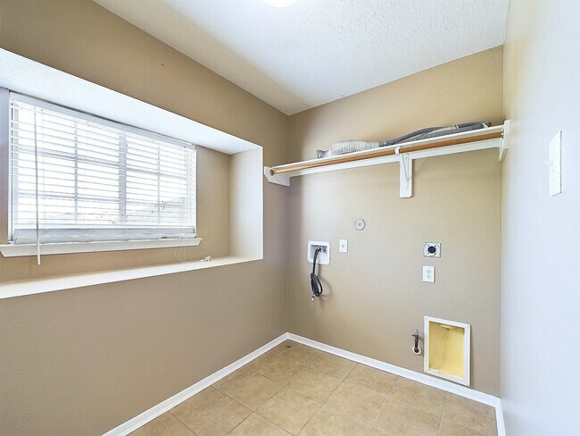 Building Photo - 17107 Dawn Shadows Dr
