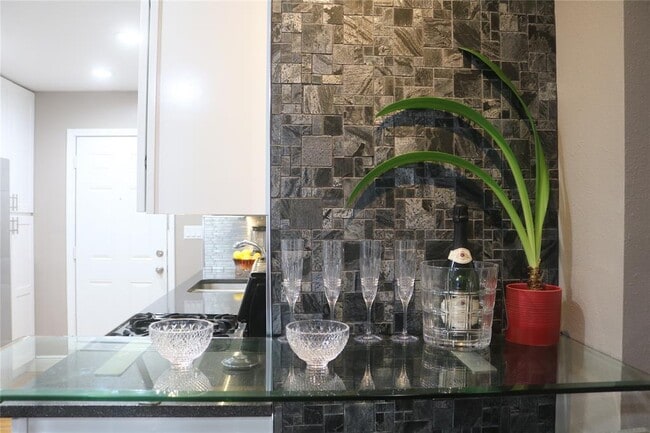 Building Photo - 4606 Wally Ave