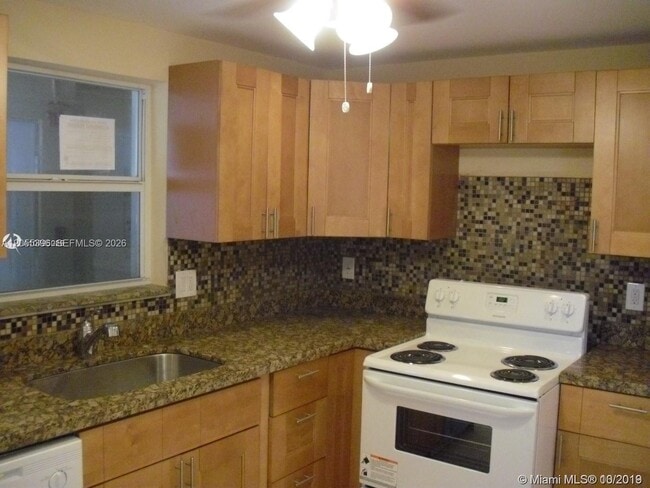 Building Photo - 121 Golden Isles Dr