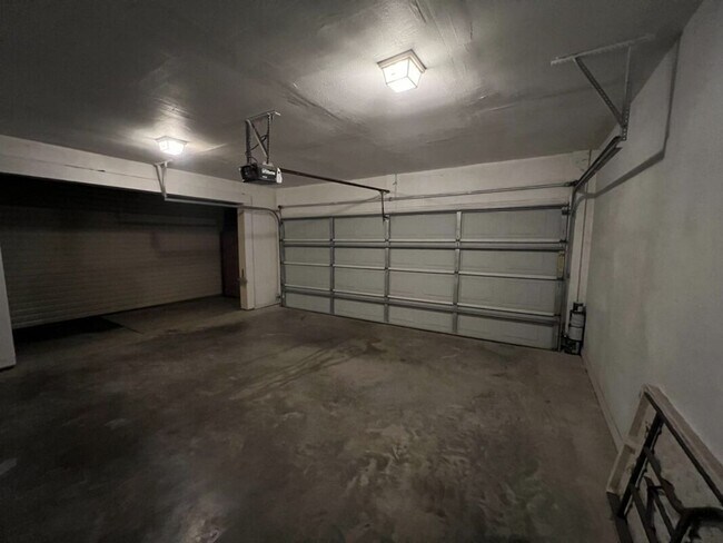 Building Photo - Must See! 2 BR 2 BA condominium located in coveted Juban Courts