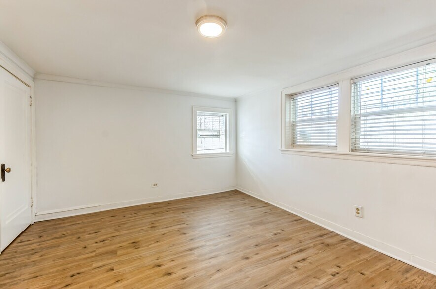 Building Photo - 3501 N Albany Ave