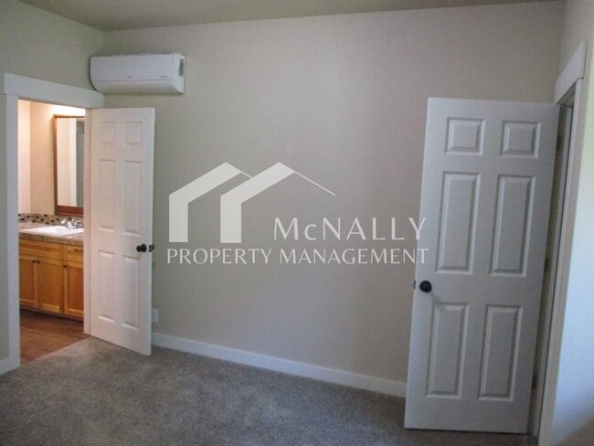 Building Photo - 7720 Artondale Dr NW