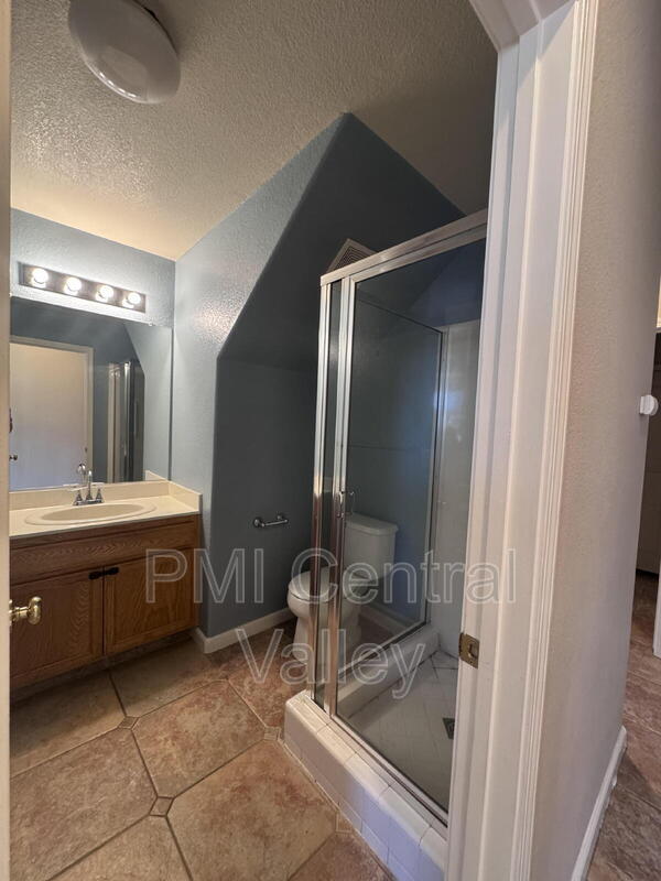 Building Photo - 2044 London Ave