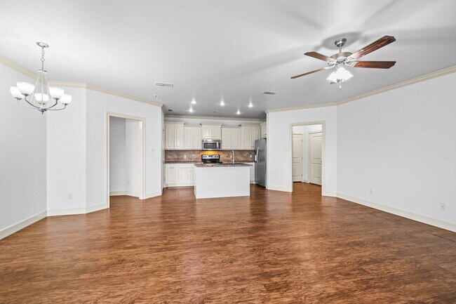 Building Photo - Beautifully Updated 3-Bed, 2-Bath, 2-Car Garage Duplex in Prime Lubbock Location!