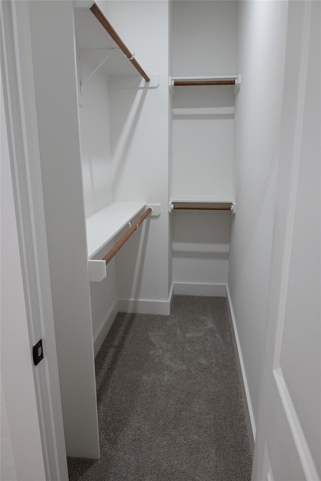 Building Photo - 8805 Parkway Dr