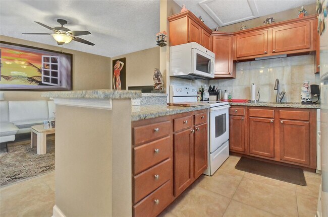 Building Photo - 33 Fanshaw A