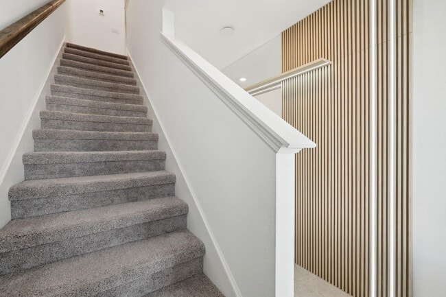 Building Photo - 646 Longboat Dr