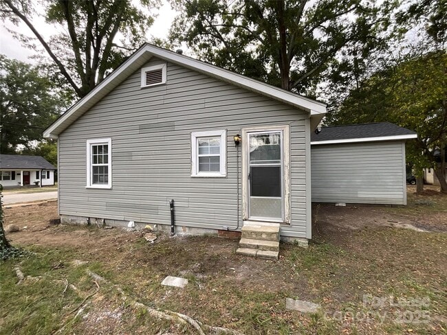 Building Photo - 742 Green St