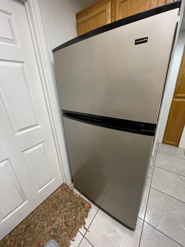 Full Kitchen - 1800 Edmond St