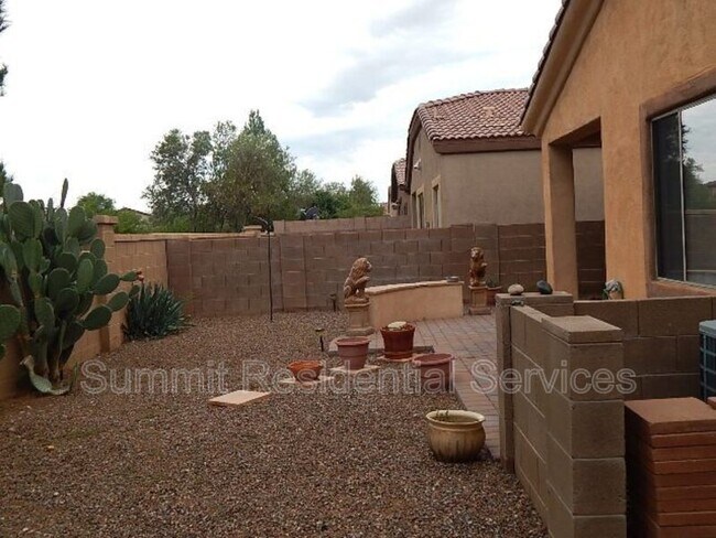 Building Photo - 242 E Corte Rancho Encanto